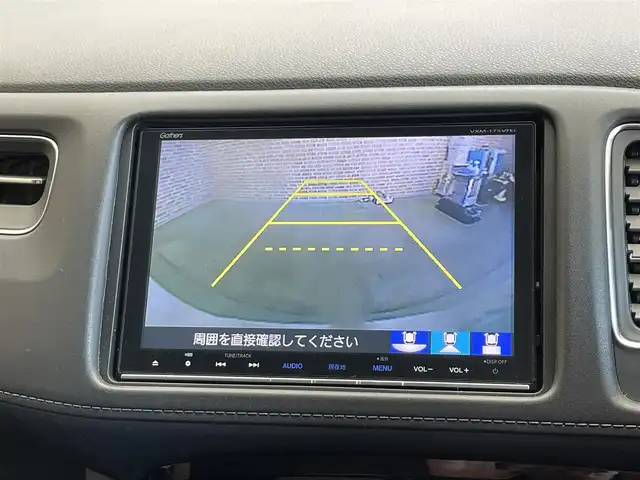 ホンダ ヴェゼル ハイブリッド 岩手県 2017(平29)年 11.6万km ホワイトオーキッドパール ワンオーナー/４WD/パドルシフト/レーンアシスト/衝突被害軽減ブレーキ/横滑り防止装置/バックカメラ/リアクティブフォースペダル/クルーズコントロール/フロントワイパーデアイサー/チップアップリアシート/オールオートパワーウィンドウ/シートヒーター/ETC/ドライブレコーダー/ハーフレザーシート/純正フロアマット/純正１７インチアルミホイール/純正LEDヘッドライト