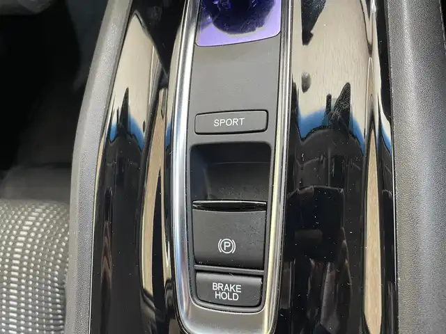 ホンダ ヴェゼル ハイブリッド 岩手県 2017(平29)年 11.6万km ホワイトオーキッドパール ワンオーナー/４WD/パドルシフト/レーンアシスト/衝突被害軽減ブレーキ/横滑り防止装置/バックカメラ/リアクティブフォースペダル/クルーズコントロール/フロントワイパーデアイサー/チップアップリアシート/オールオートパワーウィンドウ/シートヒーター/ETC/ドライブレコーダー/ハーフレザーシート/純正フロアマット/純正１７インチアルミホイール/純正LEDヘッドライト