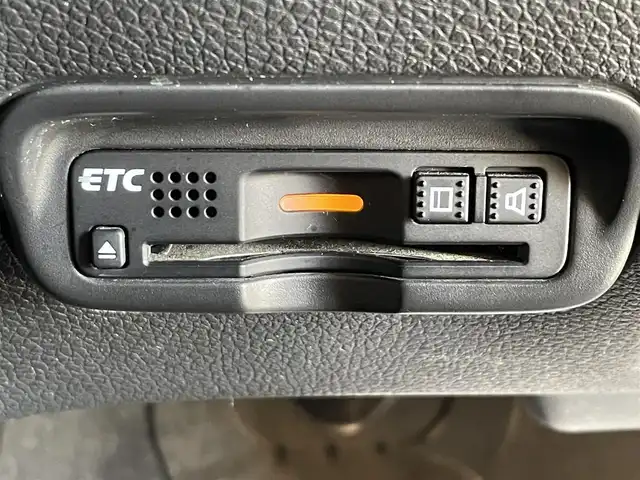 ホンダ ヴェゼル ハイブリッド 岩手県 2017(平29)年 11.6万km ホワイトオーキッドパール ワンオーナー/４WD/パドルシフト/レーンアシスト/衝突被害軽減ブレーキ/横滑り防止装置/バックカメラ/リアクティブフォースペダル/クルーズコントロール/フロントワイパーデアイサー/チップアップリアシート/オールオートパワーウィンドウ/シートヒーター/ETC/ドライブレコーダー/ハーフレザーシート/純正フロアマット/純正１７インチアルミホイール/純正LEDヘッドライト