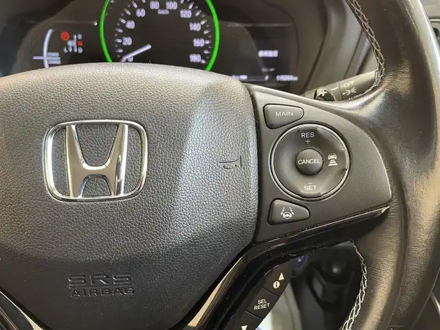 ホンダ ヴェゼル ハイブリッド 岩手県 2017(平29)年 11.6万km ホワイトオーキッドパール ワンオーナー/４WD/パドルシフト/レーンアシスト/衝突被害軽減ブレーキ/横滑り防止装置/バックカメラ/リアクティブフォースペダル/クルーズコントロール/フロントワイパーデアイサー/チップアップリアシート/オールオートパワーウィンドウ/シートヒーター/ETC/ドライブレコーダー/ハーフレザーシート/純正フロアマット/純正１７インチアルミホイール/純正LEDヘッドライト