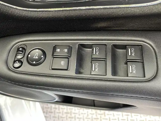 ホンダ ヴェゼル ハイブリッド 岩手県 2017(平29)年 11.6万km ホワイトオーキッドパール ワンオーナー/４WD/パドルシフト/レーンアシスト/衝突被害軽減ブレーキ/横滑り防止装置/バックカメラ/リアクティブフォースペダル/クルーズコントロール/フロントワイパーデアイサー/チップアップリアシート/オールオートパワーウィンドウ/シートヒーター/ETC/ドライブレコーダー/ハーフレザーシート/純正フロアマット/純正１７インチアルミホイール/純正LEDヘッドライト