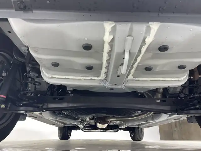 スバル レックス Z 神奈川県 2023(令5)年 1.3万km シャイニングホワイトパール 純正ディスプレイオーディオ/【AM FM フルセグ Bluetooth HDMI/ AppleCarPlay AndoroidAuto USB ipod】/パノラマモニター/スマートアシスト/全車速追従機能付きアダプティブクルーズコントロール/ブラインドスポットモニター/前席シートヒーター/ビルトインETC/純正フロアマット/ステアリングスイッチ/スマートキー/本革巻ステアリングホイール/本革巻きシフトノブ/ソフトレザー調パッド付ドアアームレスト【運転席/助手席】/ソフトレザー調パッド付センターコンソールボックス/助手席シートアンダートレイ/メッキドアハンドル/オートライト/アダプティブドライビングビーム/LEDヘッドライト/LEDフォグライト/サイドビューランプ/純正１７インチアルミホイール付き夏タイヤ/電動パーキングブレーキ/オートブレーキホールド/前後コーナーセンサー/レーンキープコントロール/リヤクロストラフィックアラート/コーナーリングトレースアシスト/衝突回避支援ブレーキ/フロントワイパーデアイサー