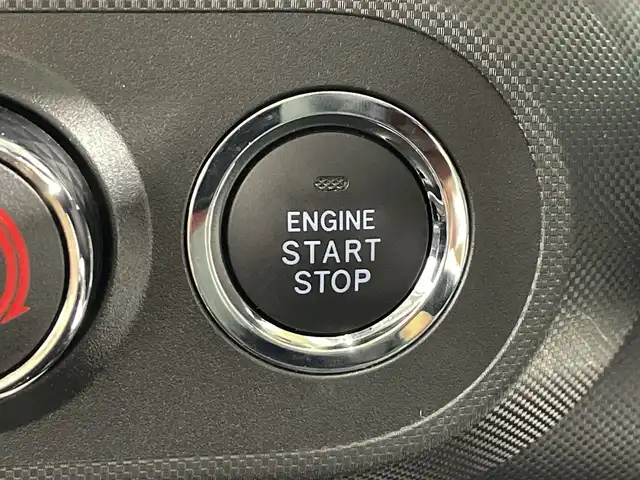 スバル レックス Z 神奈川県 2023(令5)年 1.3万km シャイニングホワイトパール 純正ディスプレイオーディオ/【AM FM フルセグ Bluetooth HDMI/ AppleCarPlay AndoroidAuto USB ipod】/パノラマモニター/スマートアシスト/全車速追従機能付きアダプティブクルーズコントロール/ブラインドスポットモニター/前席シートヒーター/ビルトインETC/純正フロアマット/ステアリングスイッチ/スマートキー/本革巻ステアリングホイール/本革巻きシフトノブ/ソフトレザー調パッド付ドアアームレスト【運転席/助手席】/ソフトレザー調パッド付センターコンソールボックス/助手席シートアンダートレイ/メッキドアハンドル/オートライト/アダプティブドライビングビーム/LEDヘッドライト/LEDフォグライト/サイドビューランプ/純正１７インチアルミホイール付き夏タイヤ/電動パーキングブレーキ/オートブレーキホールド/前後コーナーセンサー/レーンキープコントロール/リヤクロストラフィックアラート/コーナーリングトレースアシスト/衝突回避支援ブレーキ/フロントワイパーデアイサー