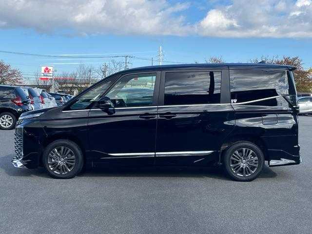 トヨタ ヴォクシー ハイブリッド S－Z 山形県 2025(令7)年 0.9万km アティチュードブラックマイカ 4WD/トヨタセーフティセンス/快適パッケージ/MODELLISTAフルエアロ/純正メモリナビ/　　【CD　DVD　BT　フルセグ　USB】/バックカメラ/両側パワースライドドア/パワーバックドア/レーダークルーズコントロール/LEDオートライト/ハーフレザーシート/シートヒーター/純正16インチアルミホイール/ステアリングスイッチ/ドライブレコーダー/スマートキー×2/ETC2.0/ワンオーナー