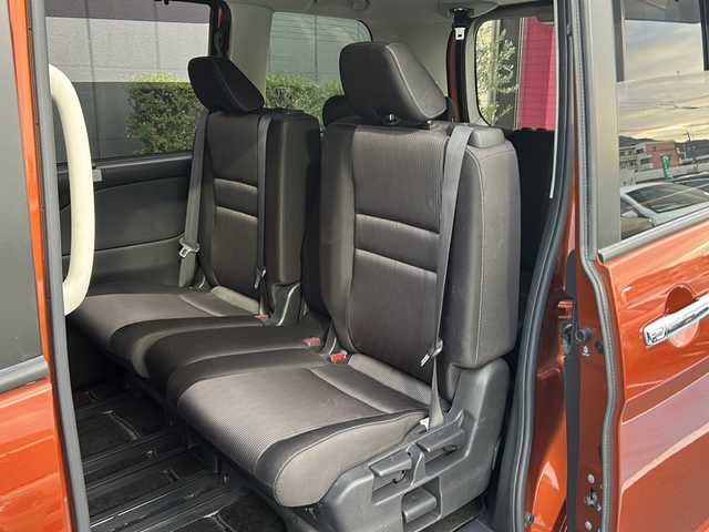 日産 セレナ ハイウェイスター V 広島県 2021(令3)年 5.4万km オレンジ 禁煙/カラーコード：EBL　サンライズオレンジ/セーフティパックA/エマージェンシーブレーキ/車線逸脱警報/ハイビームアシスト/道路標識認識/BSW/プロパイロット/インテリジェントルームミラー/純正１０型ナビ/・フルセグ/CD/DVD/Blu-ray/SD/REC/Bluetooth/アラウンドビューモニター/革巻ステアリング/ステアリングスイッチ/オートライト/スマートキー/プッシュスタート/電動パーキングブレーキ/オートホールド/LEDヘッドライト/フォグランプ/ドライブレコーダー（DJ4-D）/ETC/純正フロアマット/純正ドアバイザー/アイドリングストップ/オートデュアルエアコン、リヤヒーターダクト/純正１６インチアルミホイール