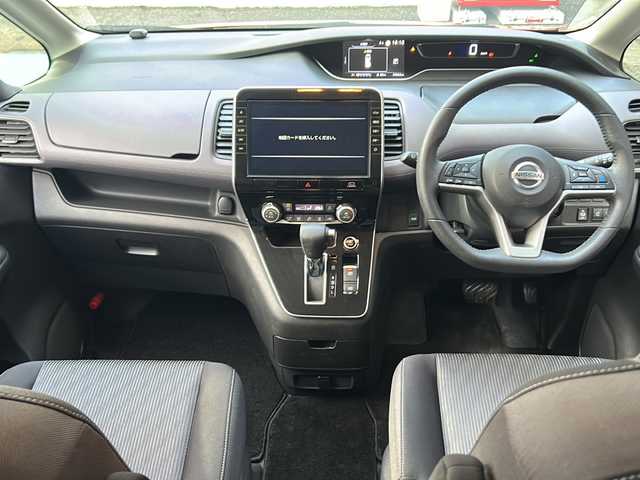 日産 セレナ ハイウェイスター V 広島県 2021(令3)年 5.4万km オレンジ 禁煙/カラーコード：EBL　サンライズオレンジ/セーフティパックA/エマージェンシーブレーキ/車線逸脱警報/ハイビームアシスト/道路標識認識/BSW/プロパイロット/インテリジェントルームミラー/純正１０型ナビ/・フルセグ/CD/DVD/Blu-ray/SD/REC/Bluetooth/アラウンドビューモニター/革巻ステアリング/ステアリングスイッチ/オートライト/スマートキー/プッシュスタート/電動パーキングブレーキ/オートホールド/LEDヘッドライト/フォグランプ/ドライブレコーダー（DJ4-D）/ETC/純正フロアマット/純正ドアバイザー/アイドリングストップ/オートデュアルエアコン、リヤヒーターダクト/純正１６インチアルミホイール