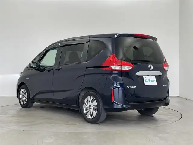ホンダ フリード ハイブリット G ホンダセンシング 埼玉県 2020(令2)年 3.5万km ミッドナイトブルービームM 純正ナビ/バックモニター/ビルトインETC/両側パワースライドドア/ホンダセンシング/シートヒーター/LEDヘッドライト/オートライト/前席シートヒーター/レザー調シートカバー/純正フロアマット/純正ホイールキャップ（185/65R15)/プッシュスタートボタン/ステアリングリモコン/後席サンシェード