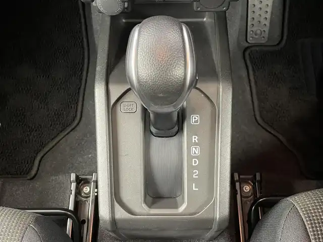 スズキ ジムニー XC 大分県 2022(令4)年 0.9万km ピュアホワイトP スズキセーフティサポート/社外ナビ（Panasonic）/Ｂｌｕｅｔｏｏｔｈ/CD/DVD/フルセグ/クルーズコントロール/シートヒーター（D＋N）/ＥＴＣ　/ステアリングスイッチ/ダウンヒルアシストコントロール/アイドリングストップ/純正１６ＡＷ/オートＬＥＤライト/フォグランプ/スマートキー/スペアキー