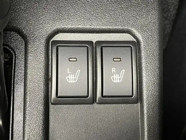 スズキ ジムニー XC 大分県 2022(令4)年 0.9万km ピュアホワイトP スズキセーフティサポート/社外ナビ（Panasonic）/Ｂｌｕｅｔｏｏｔｈ/CD/DVD/フルセグ/クルーズコントロール/シートヒーター（D＋N）/ＥＴＣ　/ステアリングスイッチ/ダウンヒルアシストコントロール/アイドリングストップ/純正１６ＡＷ/オートＬＥＤライト/フォグランプ/スマートキー/スペアキー