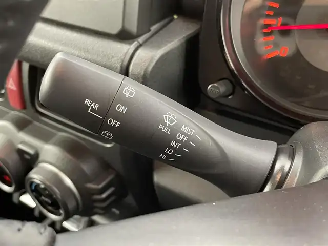 スズキ ジムニー XC 大分県 2022(令4)年 0.9万km ピュアホワイトP スズキセーフティサポート/社外ナビ（Panasonic）/Ｂｌｕｅｔｏｏｔｈ/CD/DVD/フルセグ/クルーズコントロール/シートヒーター（D＋N）/ＥＴＣ　/ステアリングスイッチ/ダウンヒルアシストコントロール/アイドリングストップ/純正１６ＡＷ/オートＬＥＤライト/フォグランプ/スマートキー/スペアキー