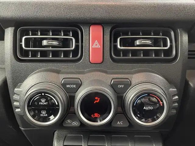 スズキ ジムニー XC 大分県 2022(令4)年 0.9万km ピュアホワイトP スズキセーフティサポート/社外ナビ（Panasonic）/Ｂｌｕｅｔｏｏｔｈ/CD/DVD/フルセグ/クルーズコントロール/シートヒーター（D＋N）/ＥＴＣ　/ステアリングスイッチ/ダウンヒルアシストコントロール/アイドリングストップ/純正１６ＡＷ/オートＬＥＤライト/フォグランプ/スマートキー/スペアキー