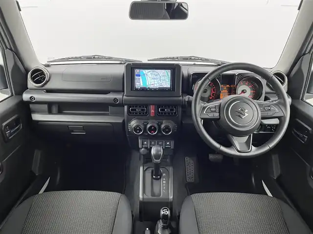 スズキ ジムニー XC 大分県 2022(令4)年 0.9万km ピュアホワイトP スズキセーフティサポート/社外ナビ（Panasonic）/Ｂｌｕｅｔｏｏｔｈ/CD/DVD/フルセグ/クルーズコントロール/シートヒーター（D＋N）/ＥＴＣ　/ステアリングスイッチ/ダウンヒルアシストコントロール/アイドリングストップ/純正１６ＡＷ/オートＬＥＤライト/フォグランプ/スマートキー/スペアキー