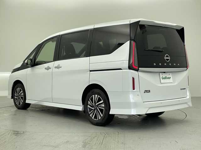 日産 セレナ e－パワー ハイウェイスター V 愛知県 2025(令7)年 0.1万km未満 プリズムホワイト 登録時未使用車/登録時7キロ/e-POWER　ハイウエイスターV　ヘッドランプ オートレベライザー+アダプティブLEDヘッドライトシステム+インテリジェント アラウンドビューモニター（移動物 検知機能付）+インテリジェント ルームミラー+アドバンスドドライブアシストディスプレイ（12.3インチカラーディスプレイ）+統合型インターフェースディスプレイ+ワイヤレス充電器+6スピーカー+NissanConnectナビゲーションシステム（地デジ内蔵）+車載通信ユニット（TCU［Telematics Control Unit］）+ETC2.0ユニット（ビルトインタイプ）+ドライブレコーダー（前後セット）+プロパイロット（ナビリンク機能付）+プロパイロット緊急停止支援システム（SOSコール機能付）+SOSコール（488/400円）後席専用モニターHDMI NissanConnectナビ付車用(125/400円)