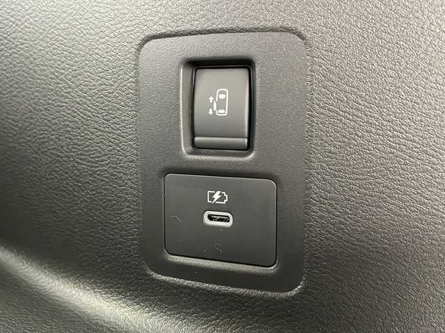 日産 セレナ e－パワー ハイウェイスター V 愛知県 2025(令7)年 0.1万km未満 プリズムホワイト 登録時未使用車/登録時7キロ/e-POWER　ハイウエイスターV　ヘッドランプ オートレベライザー+アダプティブLEDヘッドライトシステム+インテリジェント アラウンドビューモニター（移動物 検知機能付）+インテリジェント ルームミラー+アドバンスドドライブアシストディスプレイ（12.3インチカラーディスプレイ）+統合型インターフェースディスプレイ+ワイヤレス充電器+6スピーカー+NissanConnectナビゲーションシステム（地デジ内蔵）+車載通信ユニット（TCU［Telematics Control Unit］）+ETC2.0ユニット（ビルトインタイプ）+ドライブレコーダー（前後セット）+プロパイロット（ナビリンク機能付）+プロパイロット緊急停止支援システム（SOSコール機能付）+SOSコール（488/400円）後席専用モニターHDMI NissanConnectナビ付車用(125/400円)