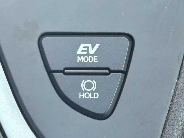 レクサス ＵＸ 250h Fスポーツ 千葉県 2020(令2)年 3.4万km マダーレッド 純正ナビ/CD/DVD/Bluetooth/フルセグTV/バックカメラ/ETC2.0/置くだけ充電/サンルーフ/パワーバックドア/赤革シート/前席パワーシート/前席シートヒーター/レクサスセーフティシステム/プリクラッシュセーフティ/ブラインドスポットモニター/レーダークルーズコントロール/オートマチックハイビーム/コーナーセンサー/純正18インチアルミホイール/純正フロアマット/保証書