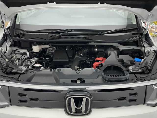 ホンダ ステップワゴン エアー EX 長野県 2025(令7)年 0.1千km プラチナホワイトパール 4WD/純正メモリナビ/（フルセグTV＆BL＆AppleCarPay＆AndroidAuto＆USB＆FM・AM）/全周囲カメラ/寒冷地仕様/クルーズコントロール（追従あり）/レーンキープアシスト/衝突被害軽減システム/クリアランスソナー/両側パワースライドドア/オットマン（2列目）/サンシェード（2列目）/パドルシフト/電動パーキングブレーキ/ブレーキホールド/LEDヘッドライト/オートマチックハイビーム/フォグランプ/ドアバイザー/ETC/シートヒーター（前席）/スマートキー/スペアキー