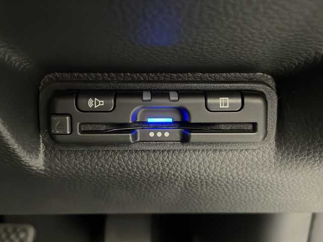 ホンダ ステップワゴン エアー EX 長野県 2025(令7)年 0.1千km プラチナホワイトパール 4WD/純正メモリナビ/（フルセグTV＆BL＆AppleCarPay＆AndroidAuto＆USB＆FM・AM）/全周囲カメラ/寒冷地仕様/クルーズコントロール（追従あり）/レーンキープアシスト/衝突被害軽減システム/クリアランスソナー/両側パワースライドドア/オットマン（2列目）/サンシェード（2列目）/パドルシフト/電動パーキングブレーキ/ブレーキホールド/LEDヘッドライト/オートマチックハイビーム/フォグランプ/ドアバイザー/ETC/シートヒーター（前席）/スマートキー/スペアキー