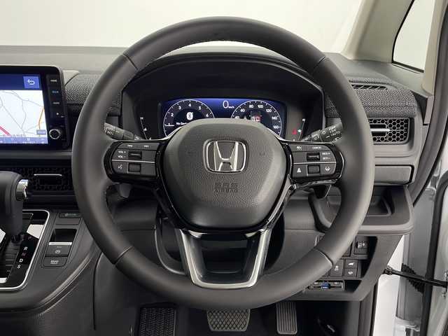 ホンダ ステップワゴン エアー EX 長野県 2025(令7)年 0.1千km プラチナホワイトパール 4WD/純正メモリナビ/（フルセグTV＆BL＆AppleCarPay＆AndroidAuto＆USB＆FM・AM）/全周囲カメラ/寒冷地仕様/クルーズコントロール（追従あり）/レーンキープアシスト/衝突被害軽減システム/クリアランスソナー/両側パワースライドドア/オットマン（2列目）/サンシェード（2列目）/パドルシフト/電動パーキングブレーキ/ブレーキホールド/LEDヘッドライト/オートマチックハイビーム/フォグランプ/ドアバイザー/ETC/シートヒーター（前席）/スマートキー/スペアキー