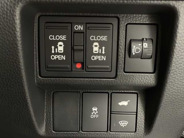 ホンダ ステップワゴン エアー EX 長野県 2025(令7)年 0.1千km プラチナホワイトパール 4WD/純正メモリナビ/（フルセグTV＆BL＆AppleCarPay＆AndroidAuto＆USB＆FM・AM）/全周囲カメラ/寒冷地仕様/クルーズコントロール（追従あり）/レーンキープアシスト/衝突被害軽減システム/クリアランスソナー/両側パワースライドドア/オットマン（2列目）/サンシェード（2列目）/パドルシフト/電動パーキングブレーキ/ブレーキホールド/LEDヘッドライト/オートマチックハイビーム/フォグランプ/ドアバイザー/ETC/シートヒーター（前席）/スマートキー/スペアキー