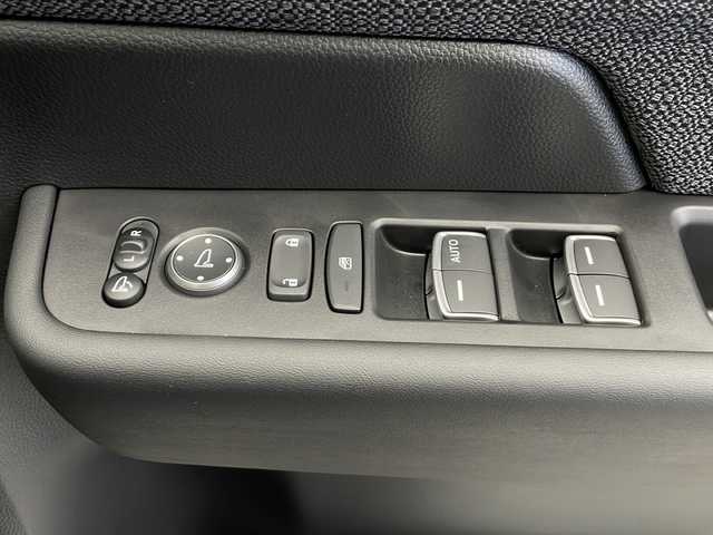 ホンダ ステップワゴン エアー EX 長野県 2025(令7)年 0.1千km プラチナホワイトパール 4WD/純正メモリナビ/（フルセグTV＆BL＆AppleCarPay＆AndroidAuto＆USB＆FM・AM）/全周囲カメラ/寒冷地仕様/クルーズコントロール（追従あり）/レーンキープアシスト/衝突被害軽減システム/クリアランスソナー/両側パワースライドドア/オットマン（2列目）/サンシェード（2列目）/パドルシフト/電動パーキングブレーキ/ブレーキホールド/LEDヘッドライト/オートマチックハイビーム/フォグランプ/ドアバイザー/ETC/シートヒーター（前席）/スマートキー/スペアキー