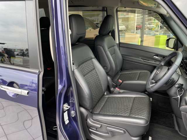 日産 セレナ ハイウェイスター V 愛知県 2023(令5)年 0.9万km アズライトブルー 純正12.3型ディスプレイオーディオナビ/全方位カメラ/両側パワースライドドア/レーダークルーズコントロール/バックカメラ/コーナーセンサー/純正アルミホイール/ETC2.0/ブラインドスポットモニター/LEDヘッドライト/パドルシフト/インテリジェントミラー/リアオートエアコン/オートマチックハイビーム/ワイヤレス充電機/ドライブレコーダー/ステアリングスイッチ/スマートキー/プッシュスタート