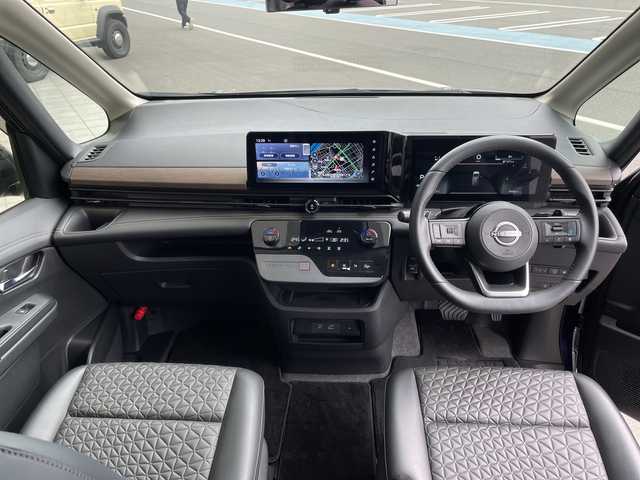 日産 セレナ ハイウェイスター V 愛知県 2023(令5)年 0.9万km アズライトブルー 純正12.3型ディスプレイオーディオナビ/全方位カメラ/両側パワースライドドア/レーダークルーズコントロール/バックカメラ/コーナーセンサー/純正アルミホイール/ETC2.0/ブラインドスポットモニター/LEDヘッドライト/パドルシフト/インテリジェントミラー/リアオートエアコン/オートマチックハイビーム/ワイヤレス充電機/ドライブレコーダー/ステアリングスイッチ/スマートキー/プッシュスタート