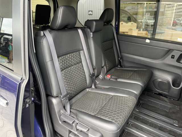 日産 セレナ ハイウェイスター V 愛知県 2023(令5)年 0.9万km アズライトブルー 純正12.3型ディスプレイオーディオナビ/全方位カメラ/両側パワースライドドア/レーダークルーズコントロール/バックカメラ/コーナーセンサー/純正アルミホイール/ETC2.0/ブラインドスポットモニター/LEDヘッドライト/パドルシフト/インテリジェントミラー/リアオートエアコン/オートマチックハイビーム/ワイヤレス充電機/ドライブレコーダー/ステアリングスイッチ/スマートキー/プッシュスタート