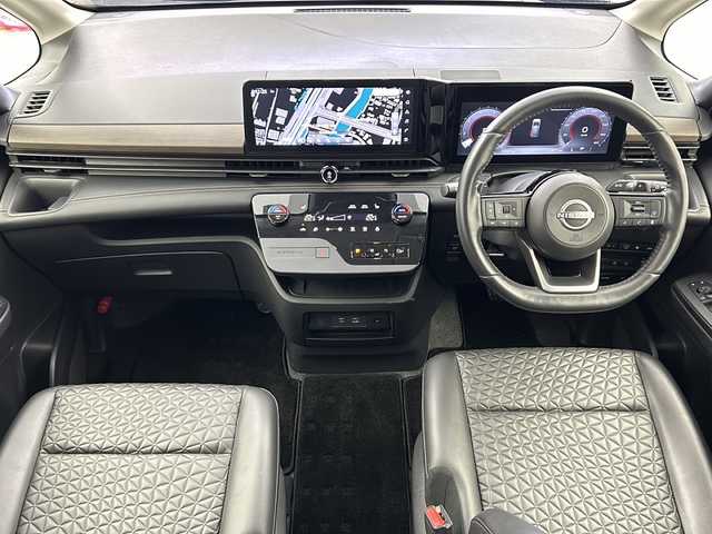 日産 セレナ ハイウェイスター V 大阪府 2023(令5)年 1.7万km 青 ワンオーナー/純正12.3インチディスプレイオーディオ(ナビ有)/【フルセグTV/Bluetooth/USB接続/HDMI】/アラウンドビューモニター/プロパイロット/デジタルインナーミラー/両側パワースライドドア/置く充電インテリジェントクルーズコントロール/エマージェンシーブレーキ/ブラインドスポットモニター/車線逸脱警報/先行車発進お知らせ/後退時車両検知/前後クリアランスソナー/ふらつき警報/ハーフレザーシート/前後シートヒーター/ステアリングヒーター/ロールサンシェード/後席パーソナブルテーブル/置く充電