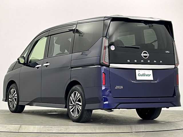 日産 セレナ ハイウェイスター V 大阪府 2023(令5)年 1.7万km 青 ワンオーナー/純正12.3インチディスプレイオーディオ(ナビ有)/【フルセグTV/Bluetooth/USB接続/HDMI】/アラウンドビューモニター/プロパイロット/デジタルインナーミラー/両側パワースライドドア/置く充電インテリジェントクルーズコントロール/エマージェンシーブレーキ/ブラインドスポットモニター/車線逸脱警報/先行車発進お知らせ/後退時車両検知/前後クリアランスソナー/ふらつき警報/ハーフレザーシート/前後シートヒーター/ステアリングヒーター/ロールサンシェード/後席パーソナブルテーブル/置く充電