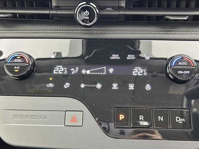 日産 セレナ ハイウェイスター V 大阪府 2023(令5)年 1.7万km 青 ワンオーナー/純正12.3インチディスプレイオーディオ(ナビ有)/【フルセグTV/Bluetooth/USB接続/HDMI】/アラウンドビューモニター/プロパイロット/デジタルインナーミラー/両側パワースライドドア/置く充電インテリジェントクルーズコントロール/エマージェンシーブレーキ/ブラインドスポットモニター/車線逸脱警報/先行車発進お知らせ/後退時車両検知/前後クリアランスソナー/ふらつき警報/ハーフレザーシート/前後シートヒーター/ステアリングヒーター/ロールサンシェード/後席パーソナブルテーブル/置く充電