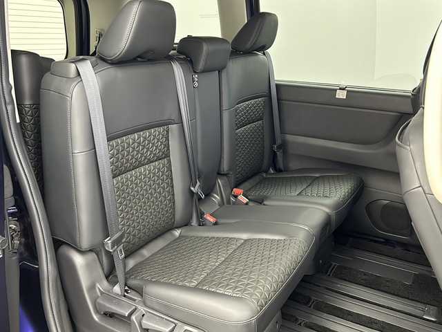 日産 セレナ ハイウェイスター V 大阪府 2023(令5)年 1.7万km 青 ワンオーナー/純正12.3インチディスプレイオーディオ(ナビ有)/【フルセグTV/Bluetooth/USB接続/HDMI】/アラウンドビューモニター/プロパイロット/デジタルインナーミラー/両側パワースライドドア/置く充電インテリジェントクルーズコントロール/エマージェンシーブレーキ/ブラインドスポットモニター/車線逸脱警報/先行車発進お知らせ/後退時車両検知/前後クリアランスソナー/ふらつき警報/ハーフレザーシート/前後シートヒーター/ステアリングヒーター/ロールサンシェード/後席パーソナブルテーブル/置く充電