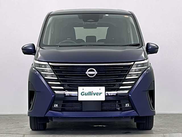 日産 セレナ ハイウェイスター V 大阪府 2023(令5)年 1.7万km 青 ワンオーナー/純正12.3インチディスプレイオーディオ(ナビ有)/【フルセグTV/Bluetooth/USB接続/HDMI】/アラウンドビューモニター/プロパイロット/デジタルインナーミラー/両側パワースライドドア/置く充電インテリジェントクルーズコントロール/エマージェンシーブレーキ/ブラインドスポットモニター/車線逸脱警報/先行車発進お知らせ/後退時車両検知/前後クリアランスソナー/ふらつき警報/ハーフレザーシート/前後シートヒーター/ステアリングヒーター/ロールサンシェード/後席パーソナブルテーブル/置く充電