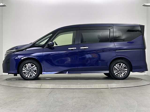 日産 セレナ ハイウェイスター V 大阪府 2023(令5)年 1.7万km 青 ワンオーナー/純正12.3インチディスプレイオーディオ(ナビ有)/【フルセグTV/Bluetooth/USB接続/HDMI】/アラウンドビューモニター/プロパイロット/デジタルインナーミラー/両側パワースライドドア/置く充電インテリジェントクルーズコントロール/エマージェンシーブレーキ/ブラインドスポットモニター/車線逸脱警報/先行車発進お知らせ/後退時車両検知/前後クリアランスソナー/ふらつき警報/ハーフレザーシート/前後シートヒーター/ステアリングヒーター/ロールサンシェード/後席パーソナブルテーブル/置く充電