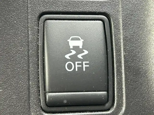 日産 セレナ ハイウェイスター 岡山県 2016(平28)年 7.6万km ブリリアントホワイトパール 登録時走行距離75335km/純正10インチナビ/フルセグTV(AM/FM/CD/DVD/Bluetooth)/純正11インチフリップダウンモニター/両側パワースライドドア/アラウンドビューモニター/ビルトインETC/ドライブレコーダー/インテリジェントルームミラー/プロパイロット/・インテリジェントクルーズコントロール/・車線逸脱防止支援システム/クリアランスソナー/衝突軽減ブレーキ/横滑り防止装置/オートマチックハイビーム/アイドリングストップ/電子パーキングブレーキ/オートブレーキホールド/16インチ純正AW/純正フロアマット