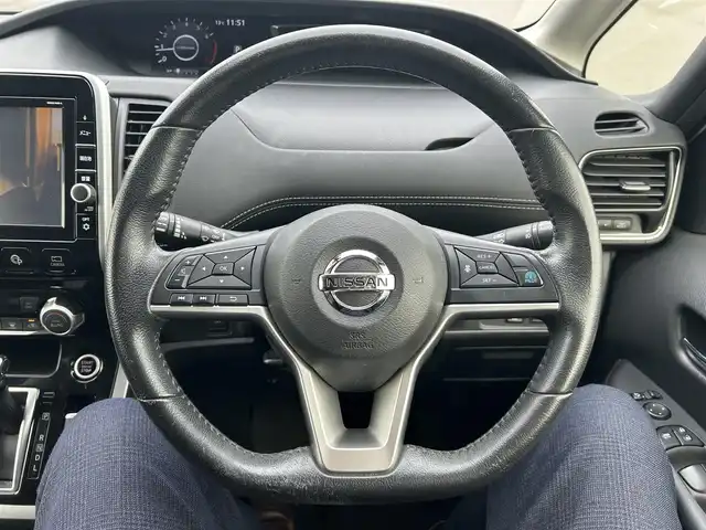 日産 セレナ ハイウェイスター 岡山県 2016(平28)年 7.6万km ブリリアントホワイトパール 登録時走行距離75335km/純正10インチナビ/フルセグTV(AM/FM/CD/DVD/Bluetooth)/純正11インチフリップダウンモニター/両側パワースライドドア/アラウンドビューモニター/ビルトインETC/ドライブレコーダー/インテリジェントルームミラー/プロパイロット/・インテリジェントクルーズコントロール/・車線逸脱防止支援システム/クリアランスソナー/衝突軽減ブレーキ/横滑り防止装置/オートマチックハイビーム/アイドリングストップ/電子パーキングブレーキ/オートブレーキホールド/16インチ純正AW/純正フロアマット