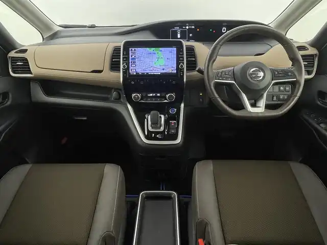 日産 セレナ e－パワー ハイウェイスター V 福岡県 2019(令1)年 3.2万km ブリリアントホワイトパール 2トーン 後席モニター　/純正ナビ　/全方位カメラ　/ＥＴＣ　/ドラレコ　/デジタルルームミラー　/ＡＣＣ　/プロパイロット/コーナーセンサー　/エマージェンシーブレーキ　/レーンキープ　/パーキングアシスト　/両側電動スライドドア