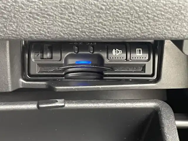 日産 セレナ e－パワー ハイウェイスター V 福岡県 2019(令1)年 3.2万km ブリリアントホワイトパール 2トーン 後席モニター　/純正ナビ　/全方位カメラ　/ＥＴＣ　/ドラレコ　/デジタルルームミラー　/ＡＣＣ　/プロパイロット/コーナーセンサー　/エマージェンシーブレーキ　/レーンキープ　/パーキングアシスト　/両側電動スライドドア