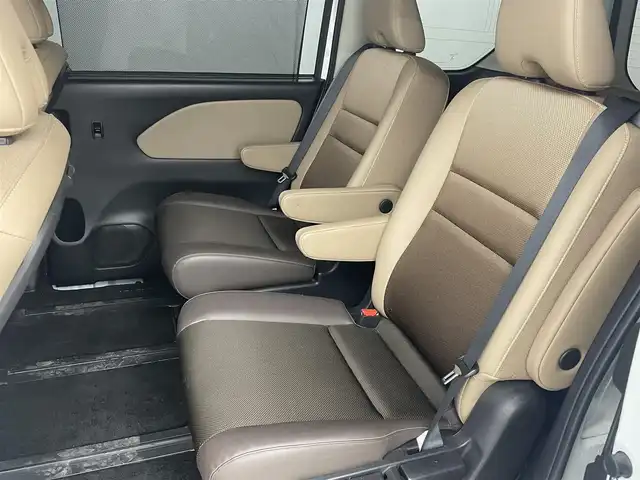 日産 セレナ e－パワー ハイウェイスター V 福岡県 2019(令1)年 3.2万km ブリリアントホワイトパール 2トーン 後席モニター　/純正ナビ　/全方位カメラ　/ＥＴＣ　/ドラレコ　/デジタルルームミラー　/ＡＣＣ　/プロパイロット/コーナーセンサー　/エマージェンシーブレーキ　/レーンキープ　/パーキングアシスト　/両側電動スライドドア