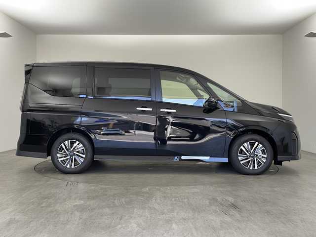 日産 セレナ e－パワー ハイウェイスター V 兵庫県 2025(令7)年 0.1万km未満 ダイヤモンドブラック ・NissanConnectナビゲーションシステム/（フルセグ・BT・Apps・HDMI）/・後席専用モニターHDMI NissanConnectナビ付車用/・ヘッドランプ オートレベライザー/・アダプティブLEDヘッドライトシステム/・インテリジェント アラウンドビューモニター（移動物 検知機能付）/・インテリジェント ルームミラー/・アドバンスドドライブアシストディスプレイ（12.3インチカラーディスプレイ）/・統合型インターフェースディスプレイ/・ワイヤレス充電器/・ETC2.0ユニット（ビルトインタイプ）/・ドライブレコーダー（前後セット）/・プロパイロット（ナビリンク機能付）/・プロパイロット緊急停止支援システム（SOSコール機能付）/・BSM/・両側パワースライドドア/・純正16インチアルミホイール