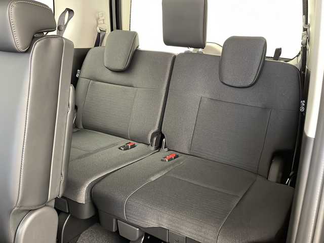 日産 セレナ e－パワー ハイウェイスター V 兵庫県 2025(令7)年 0.1万km未満 ダイヤモンドブラック ・NissanConnectナビゲーションシステム/（フルセグ・BT・Apps・HDMI）/・後席専用モニターHDMI NissanConnectナビ付車用/・ヘッドランプ オートレベライザー/・アダプティブLEDヘッドライトシステム/・インテリジェント アラウンドビューモニター（移動物 検知機能付）/・インテリジェント ルームミラー/・アドバンスドドライブアシストディスプレイ（12.3インチカラーディスプレイ）/・統合型インターフェースディスプレイ/・ワイヤレス充電器/・ETC2.0ユニット（ビルトインタイプ）/・ドライブレコーダー（前後セット）/・プロパイロット（ナビリンク機能付）/・プロパイロット緊急停止支援システム（SOSコール機能付）/・BSM/・両側パワースライドドア/・純正16インチアルミホイール