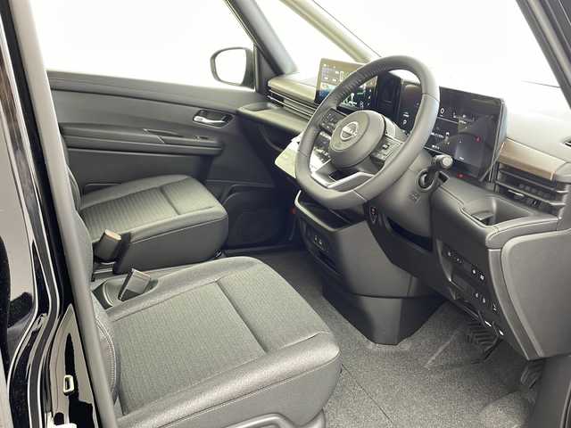 日産 セレナ e－パワー ハイウェイスター V 兵庫県 2025(令7)年 0.1万km未満 ダイヤモンドブラック ・NissanConnectナビゲーションシステム/（フルセグ・BT・Apps・HDMI）/・後席専用モニターHDMI NissanConnectナビ付車用/・ヘッドランプ オートレベライザー/・アダプティブLEDヘッドライトシステム/・インテリジェント アラウンドビューモニター（移動物 検知機能付）/・インテリジェント ルームミラー/・アドバンスドドライブアシストディスプレイ（12.3インチカラーディスプレイ）/・統合型インターフェースディスプレイ/・ワイヤレス充電器/・ETC2.0ユニット（ビルトインタイプ）/・ドライブレコーダー（前後セット）/・プロパイロット（ナビリンク機能付）/・プロパイロット緊急停止支援システム（SOSコール機能付）/・BSM/・両側パワースライドドア/・純正16インチアルミホイール