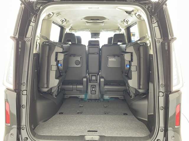 日産 セレナ e－パワー ハイウェイスター V 兵庫県 2025(令7)年 0.1万km未満 ダイヤモンドブラック ・NissanConnectナビゲーションシステム/（フルセグ・BT・Apps・HDMI）/・後席専用モニターHDMI NissanConnectナビ付車用/・ヘッドランプ オートレベライザー/・アダプティブLEDヘッドライトシステム/・インテリジェント アラウンドビューモニター（移動物 検知機能付）/・インテリジェント ルームミラー/・アドバンスドドライブアシストディスプレイ（12.3インチカラーディスプレイ）/・統合型インターフェースディスプレイ/・ワイヤレス充電器/・ETC2.0ユニット（ビルトインタイプ）/・ドライブレコーダー（前後セット）/・プロパイロット（ナビリンク機能付）/・プロパイロット緊急停止支援システム（SOSコール機能付）/・BSM/・両側パワースライドドア/・純正16インチアルミホイール
