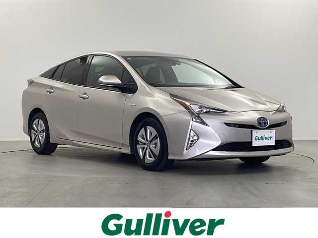 トヨタ プリウス A 栃木県 2015(平27)年 6.4万km スティールブロンドM 純正9型ナビ/　　CD/DVD/Bluetooth/AM/FM/フルセグTV/トヨタセーフティセンス/・プリクラッシュセーフティ/・レーンディパーチャーアラート/・レーダークルーズコントロール/・オートマチックハイビーム		/インテリジェントクリアランスソナー/ブラインドスポットモニター/パーキングアシスト/ヘッドアップディスプレイ/バックカメラ/ビルトインETC/純正ドライブレコーダー/スマホ充電機能/純正15インチAW/オートライト/LEDライト/フォグランプ/革巻きステアリング/ステアリングリモコン/全席オートウィンドウ/電動格納ミラー　/プッシュスタート/スマートキー/スペア１本
