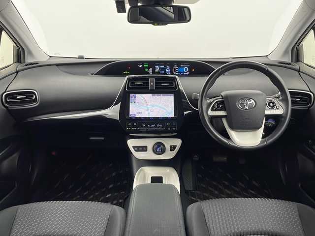 トヨタ プリウス A 栃木県 2015(平27)年 6.4万km スティールブロンドM 純正9型ナビ/　　CD/DVD/Bluetooth/AM/FM/フルセグTV/トヨタセーフティセンス/・プリクラッシュセーフティ/・レーンディパーチャーアラート/・レーダークルーズコントロール/・オートマチックハイビーム		/インテリジェントクリアランスソナー/ブラインドスポットモニター/パーキングアシスト/ヘッドアップディスプレイ/バックカメラ/ビルトインETC/純正ドライブレコーダー/スマホ充電機能/純正15インチAW/オートライト/LEDライト/フォグランプ/革巻きステアリング/ステアリングリモコン/全席オートウィンドウ/電動格納ミラー　/プッシュスタート/スマートキー/スペア１本