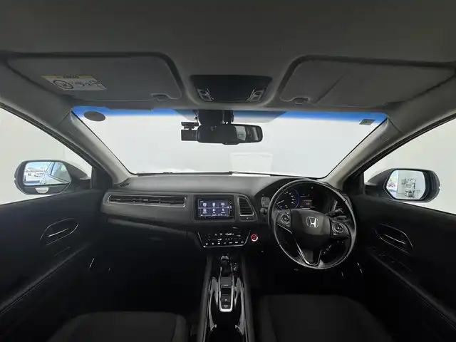 ホンダ ヴェゼル ハイブリッド X ホンダセンシング 愛知県 2018(平30)年 5.6万km プラチナホワイトパール 純正ナビ　/（フルセグ／ＢＴ／ＣＤ／ＤＶＤ） /レーダークルーズコントロール　/パドルシフト　/バックモニター　/衝突軽減システム　/レーンキープアシスト　/電動格納ミラー　/ステアリングスイッチ　/ドライブレコーダー　/ETC　/社外AW