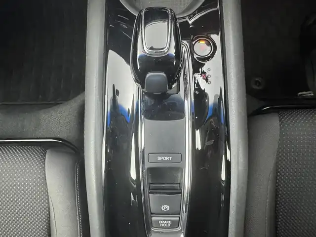 ホンダ ヴェゼル ハイブリッド X ホンダセンシング 愛知県 2018(平30)年 5.6万km プラチナホワイトパール 純正ナビ　/（フルセグ／ＢＴ／ＣＤ／ＤＶＤ） /レーダークルーズコントロール　/パドルシフト　/バックモニター　/衝突軽減システム　/レーンキープアシスト　/電動格納ミラー　/ステアリングスイッチ　/ドライブレコーダー　/ETC　/社外AW