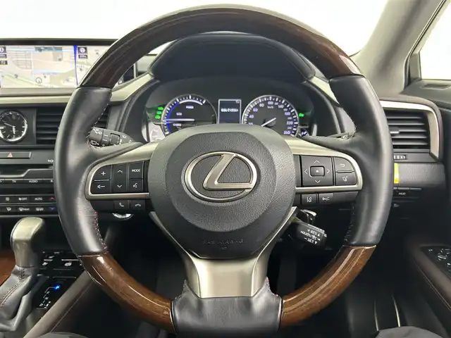 レクサス ＲＸ 450h バージョンL 千葉県 2019(令1)年 5.2万km グラファイトブラックガラスフレーク 禁煙/サンルーフ/レクサスセーフティシステム/・LKA　レーンキーピングアシスト/・PCS　プリクラッシュセーフティ/・BSM　ブラインドスポットモニター/・ICS　インテリジェントクリアランスソナー/・コーナーセンサー/・HUD　ヘッドアップディスプレイ/パワーバックドア/マークレビンソン/純正10インチナビ/・DVD/Bluetooth/USB/フルセグ/AUX/パノラミックビューモニター　全周囲カメラ/レーダークルーズコントロール/LEDヘッドライト/フォグランプ/オートライト/オートハイビーム/茶レザーシート/前席メモリ機能付きパワーシート/全席シートヒーター/前席シートベンチレーション/純正20インチアルミホイール/ビルトインETC2.0/スマートキー/プッシュスタート/MTモード付AT/オートエアコン/純正フロアマット/横滑り防止/電動格納ミラー/ハンドルヒーター　ステアリングヒーター/ステアリングリモコン　ステアリングスイッチ/電動パーキングブレーキ/オートブレーキホールド/ウッドコンビハンドル
