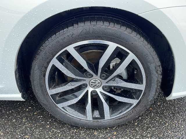 フォルクスワーゲン ゴルフ TSI ハイライン テックED 新潟県 2018(平30)年 2.8万km ピュアホワイト 純正メモリナビ/〈BT／AM／FM／DVD〉/バックカメラ/前方ドライブレコーダー/〈DR-S2-VW〉/アダプティブクルーズコントロール/アイドリングストップ/パドルシフト/ステアリングスイッチ/音声認識機能/LEDヘッドライト/オートマチックハイビーム/ビルトインETC/チャイルドロック/WACエアコン/スマートキー/スペアキー