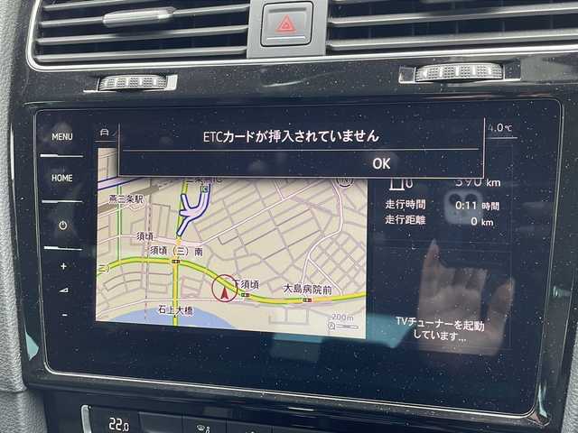 フォルクスワーゲン ゴルフ TSI ハイライン テックED 新潟県 2018(平30)年 2.8万km ピュアホワイト 純正メモリナビ/〈BT／AM／FM／DVD〉/バックカメラ/前方ドライブレコーダー/〈DR-S2-VW〉/アダプティブクルーズコントロール/アイドリングストップ/パドルシフト/ステアリングスイッチ/音声認識機能/LEDヘッドライト/オートマチックハイビーム/ビルトインETC/チャイルドロック/WACエアコン/スマートキー/スペアキー