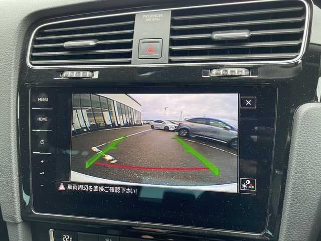 フォルクスワーゲン ゴルフ TSI ハイライン テックED 新潟県 2018(平30)年 2.8万km ピュアホワイト 純正メモリナビ/〈BT／AM／FM／DVD〉/バックカメラ/前方ドライブレコーダー/〈DR-S2-VW〉/アダプティブクルーズコントロール/アイドリングストップ/パドルシフト/ステアリングスイッチ/音声認識機能/LEDヘッドライト/オートマチックハイビーム/ビルトインETC/チャイルドロック/WACエアコン/スマートキー/スペアキー